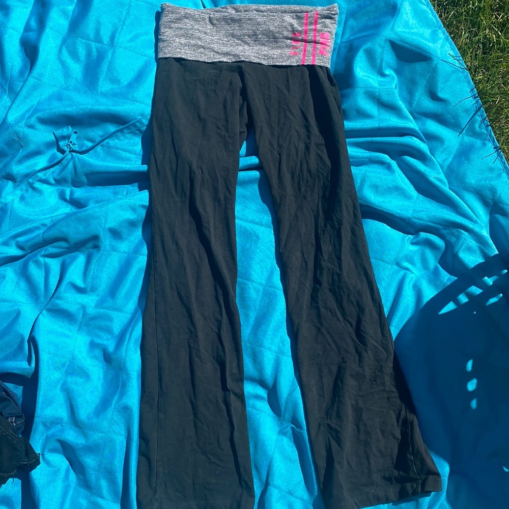 Vs pink yoga pants